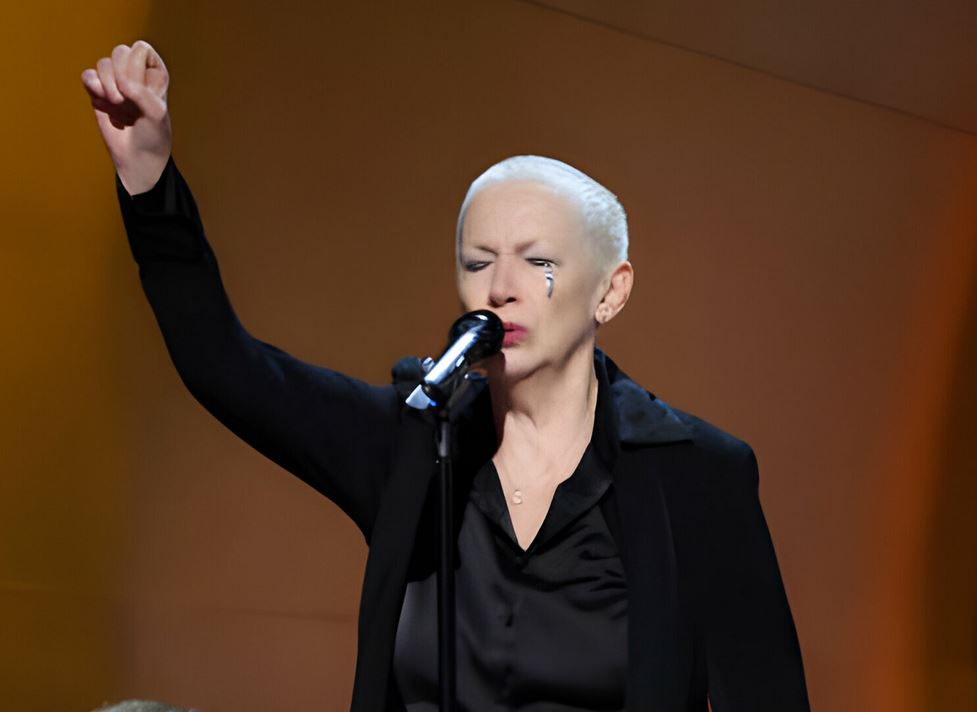 Annie Lennox Appeals for Gaza Ceasefire at Grammy Awards